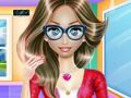 Logħba Nerd girl: klassijiet tal-fitness  onlajn