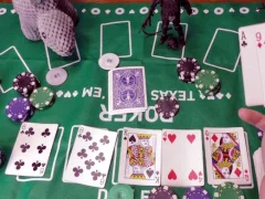 Logħba Casual Poker Online onlajn