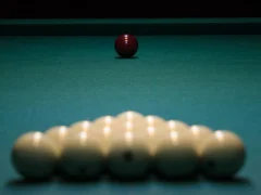 Logħba 3d Billiard Piramid onlajn