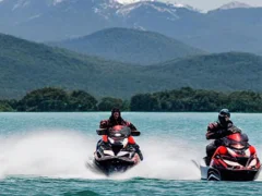 Logħba Jetski Racing World onlajn