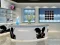 Logħba Modern Mobile Showroom Escape onlajn