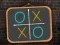 Logħba Tic Tac Toe blackboard onlajn