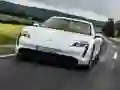 Logħba Porsche Taycan onlajn