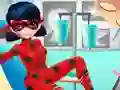 Logħba Dotted Girl Ambulance For Superhero onlajn