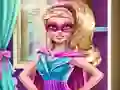 Logħba Superhero Doll Closet onlajn