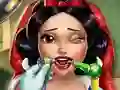 Logħba Snow White Real Dentist onlajn
