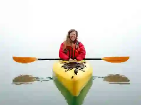 Logħba Kayak Kayaking Lake Jigsaw onlajn
