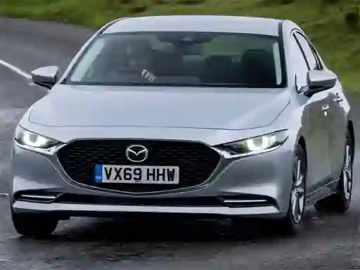 Logħba Mazda 3 Sedan onlajn