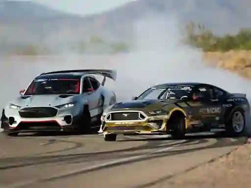 Logħba Drifting Mustang Car Puzzle onlajn