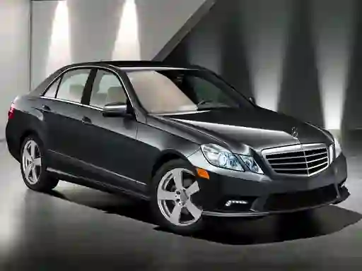 Logħba E-Class Sedan Puzz onlajn