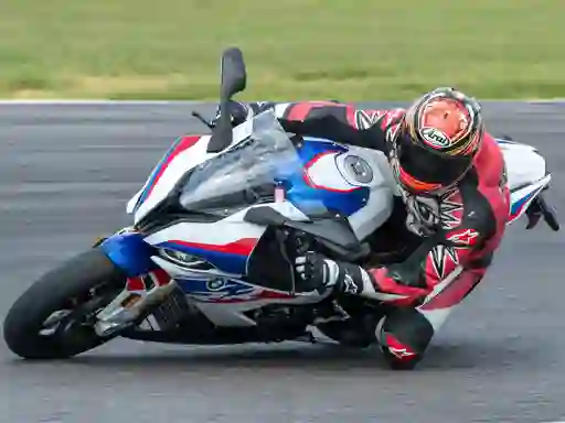 Logħba BMW S1000RR onlajn