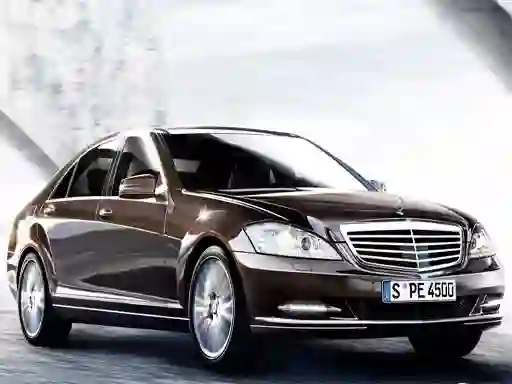 Logħba Luxury Sedan Suzzle onlajn