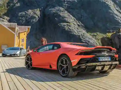 Logħba Huracan Evo Puzzle onlajn