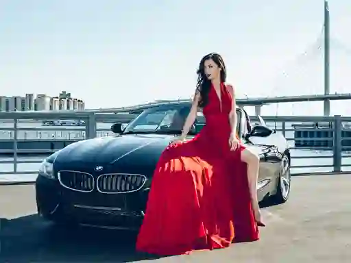 Logħba Girls and Cars onlajn