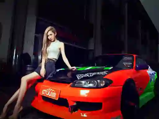 Logħba Girls and Cars onlajn