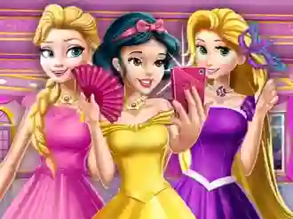 Logħba Princesses At Masquerade onlajn