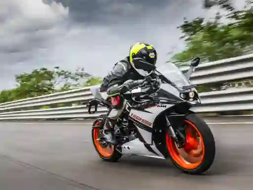 Logħba RC 125 Action onlajn