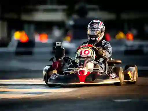 Logħba Kart Karting onlajn