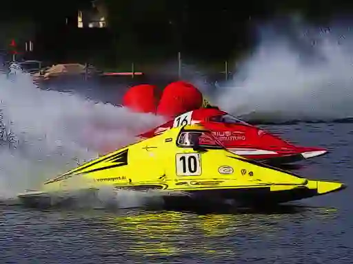 Logħba Motor Racing Boat onlajn