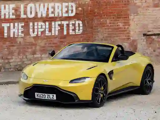 Logħba Aston Martin Vantage Roadster onlajn