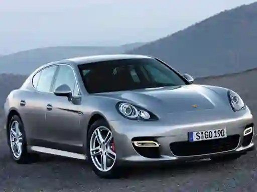 Logħba Porsche Panamera Slide onlajn