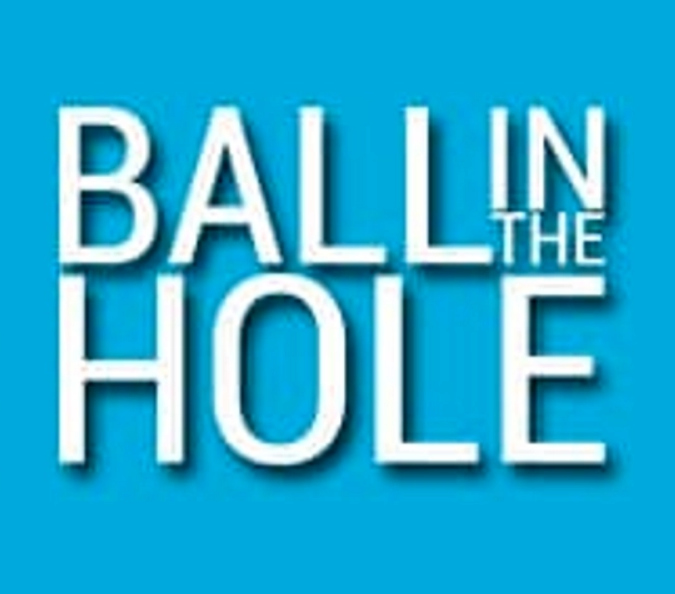 Logħba Ballun fit-toqba onlajn