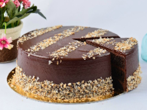 Logħba Ferrero rocher cake jigsaw onlajn